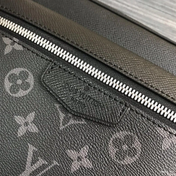 OUTDOOR MESSENGER LOUIS VUITTON 0808
